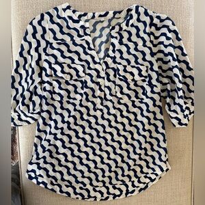 41 Hawthorne abstract striped Henley blouse Small. EUC. Royal/Navy Blue W/White